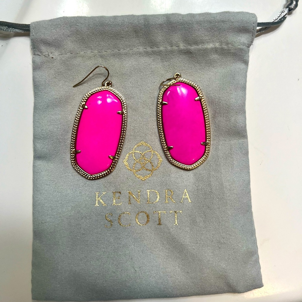 Kendra Scott large Danielle drop earring.  Hot pink.